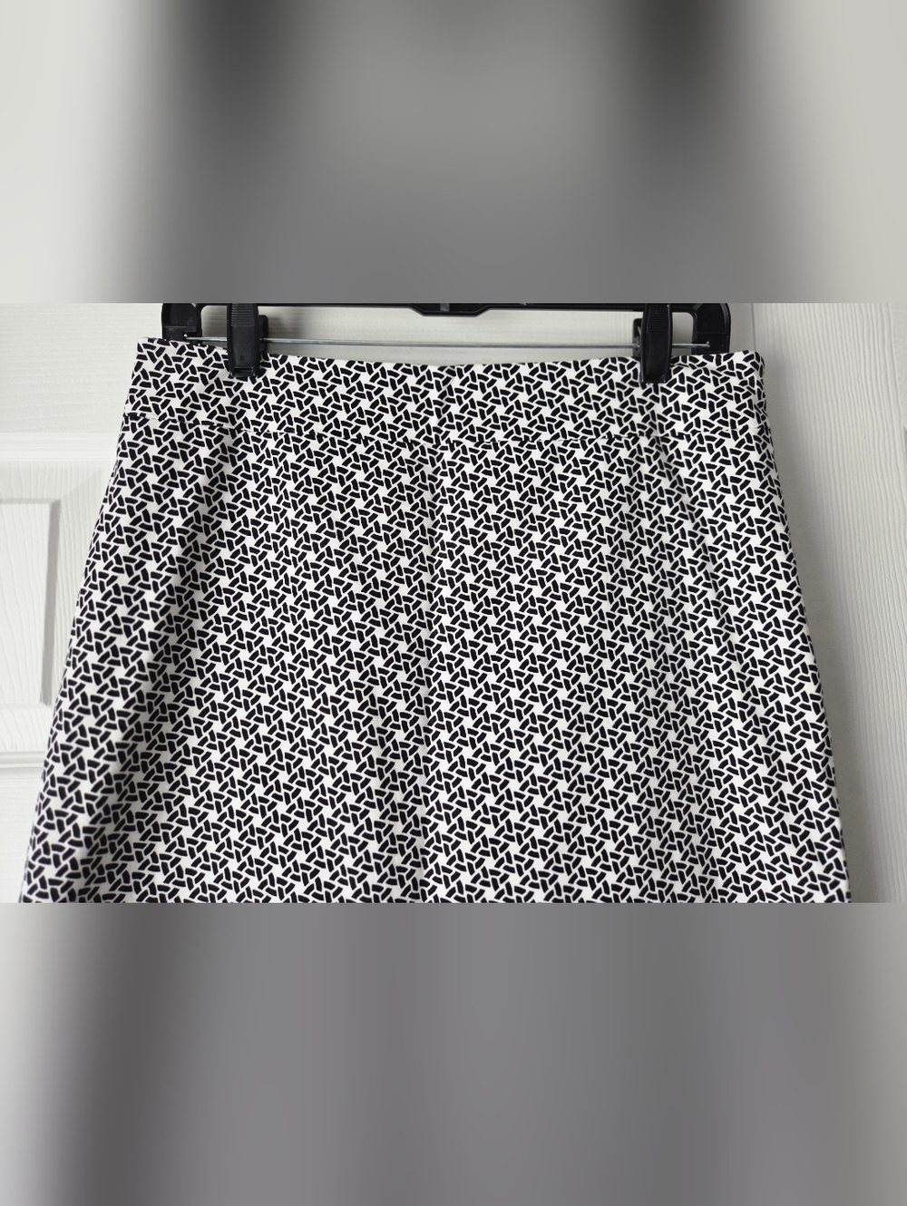 NWOT Talbots Black & White Geometric Scallop-Hem Skirt Size 6 - Picture 4 of 11